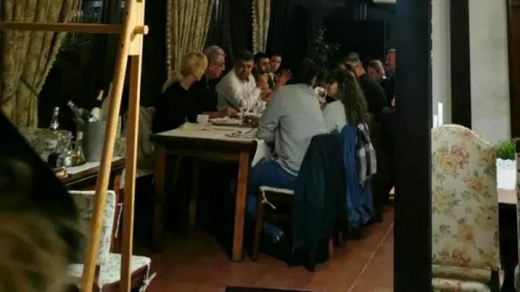 Marcel Ciolacu și Mihai Tudose, fotografiați la masa unui restaurant, fără să respecte distanțarea impusă în pandemie. Ce amenzi au dat polițiștii și cum a explicat liderul PSD situația