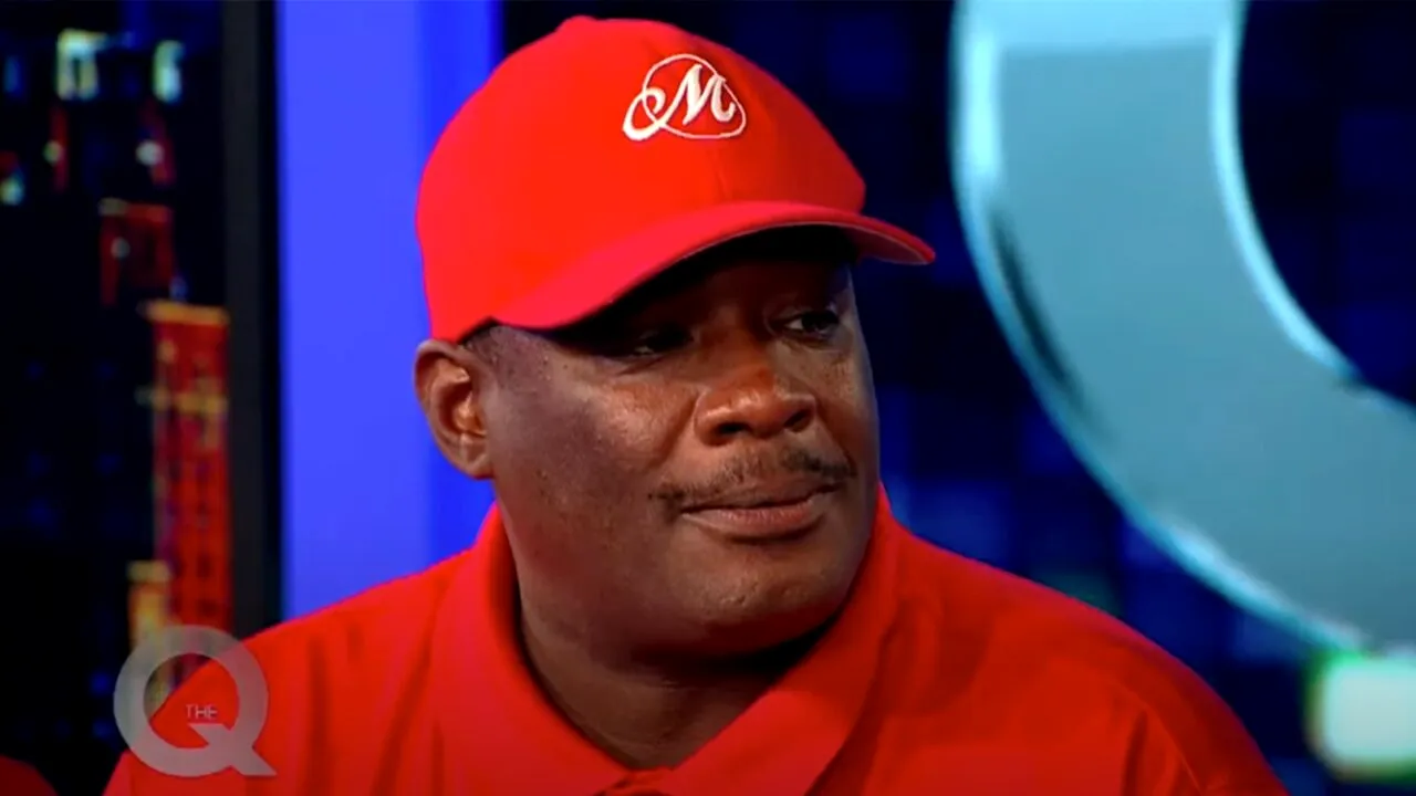 Bărbatul din imagine are 28 de copii, la 49 de ani. Dar asta nu e tot: Câte soții are, simultan!