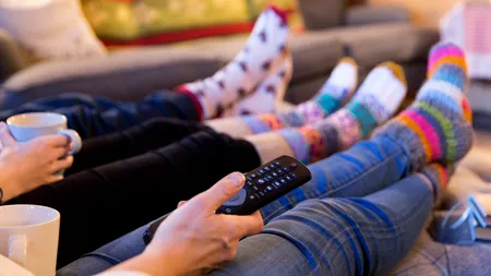 Recomandări: SERIALE TV atât de bune încât oamenii le-au revăzut de mai multe ori. Cele mai apreciate sunt pe Netflix