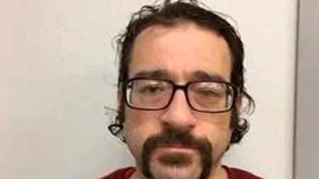 Dialog desprins din comediile polițiste între un bărbat căutat și departamentul pe poliție: Stați liniștiți, mă voi preda / Ți-am spus că îți asigurăm transportul și ne-ai tras țeapă - FOTO