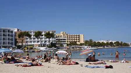 O plajă frecventată de mulți români a fost ÎNCHISĂ de autorități. Motivul: în apă au fost găsite bacterii periculoase