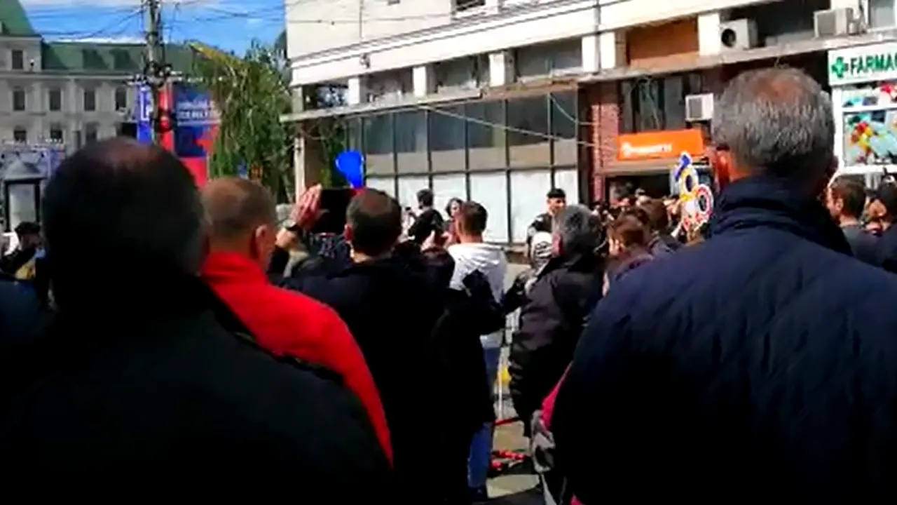 Proteste la Iași, înaintea mitingului PSD: „Hoții, hoții!
