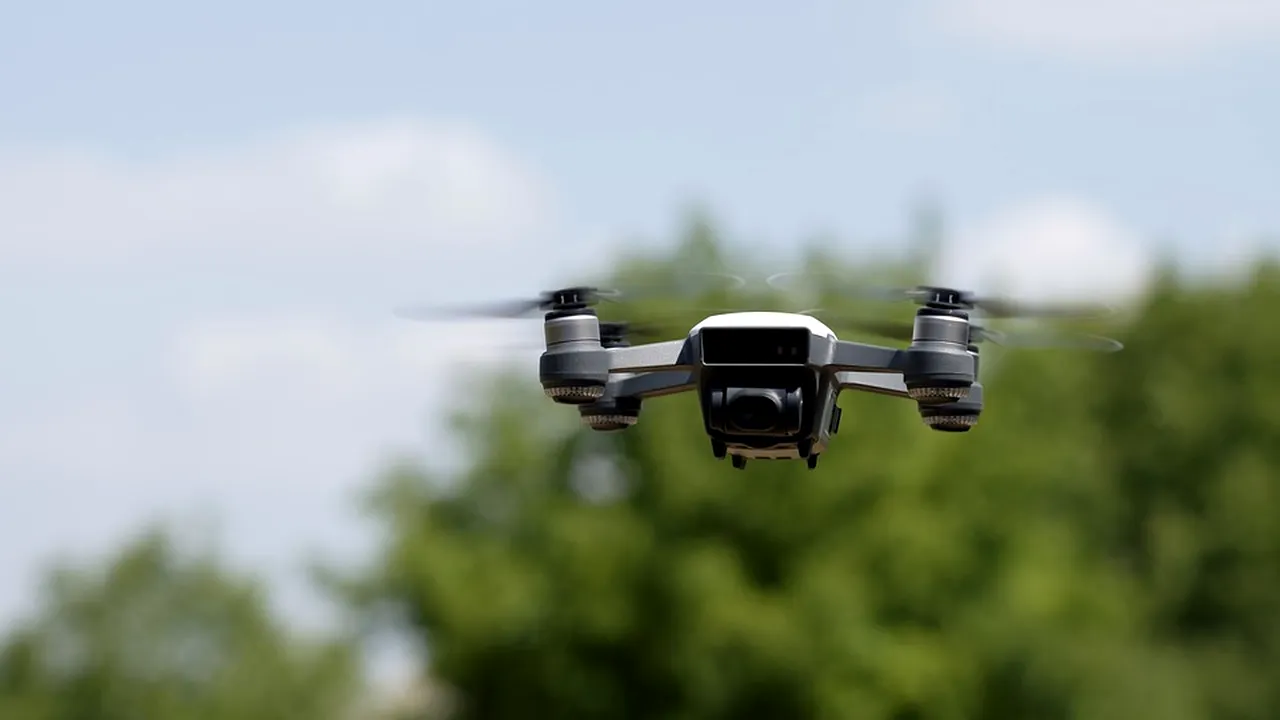 Prințul Harry și soția lui, Meghan, VÂNAȚI de drone în propria curte