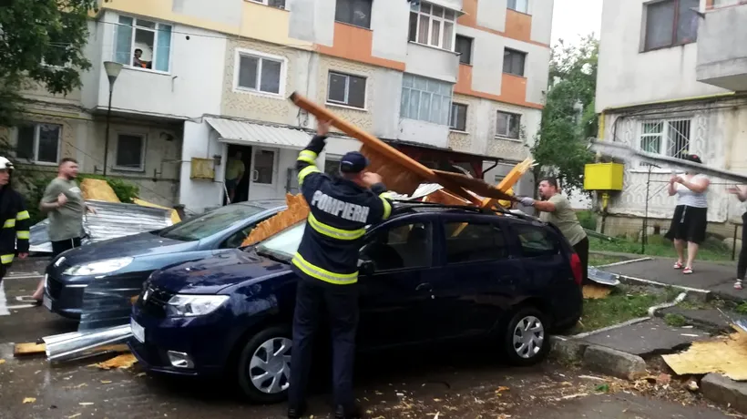 Furtuna a făcut ravagii în municipiul Botoșani. Pompierii au primit 27 de apeluri în mai puțin de o oră (GALERIE FOTO)