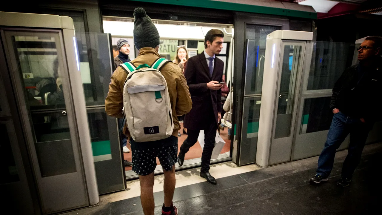 Metrorex, despre ușile de protecție de pe peroane: Sunt sisteme COMPLEXE și RARE