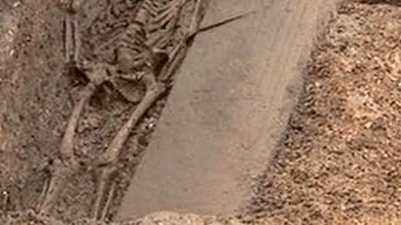 Rămășițele unui cavaler din Evul Mediu, descoperite într-o parcare din Scoția