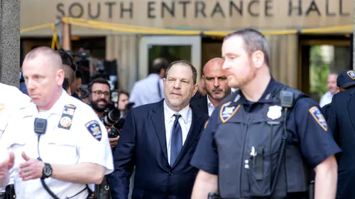 Victimele lui Harvey Weinstein „acceptă o înțelegere de 17 milioane de dolari pentru acuzațiile de abuz sexual”