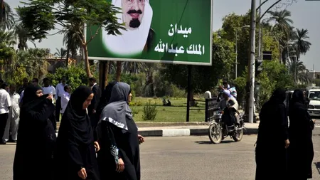 Mii de oameni din Arabia Saudită cer Guvernului eliminarea sistemului de tutelă a bărbaților asupra femeilor