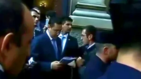 Victor Ponta, HUIDUIT la Madrid: ''Demisia și pleacă acasă!''. REACȚIA premierului
