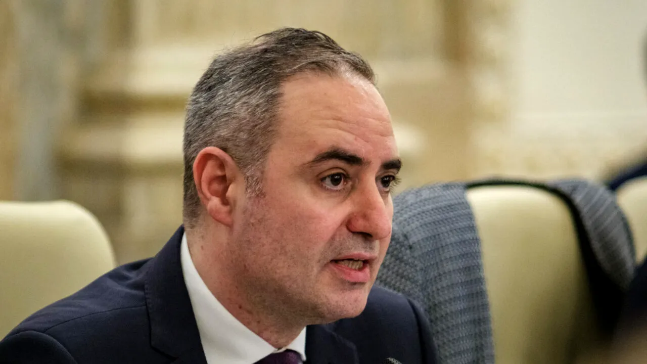 Alexandru Nazare mizează pe menținerea ratingului României înainte de evaluarea Fitch. Ce a discutat cu reprezentanții agenției Moody’s