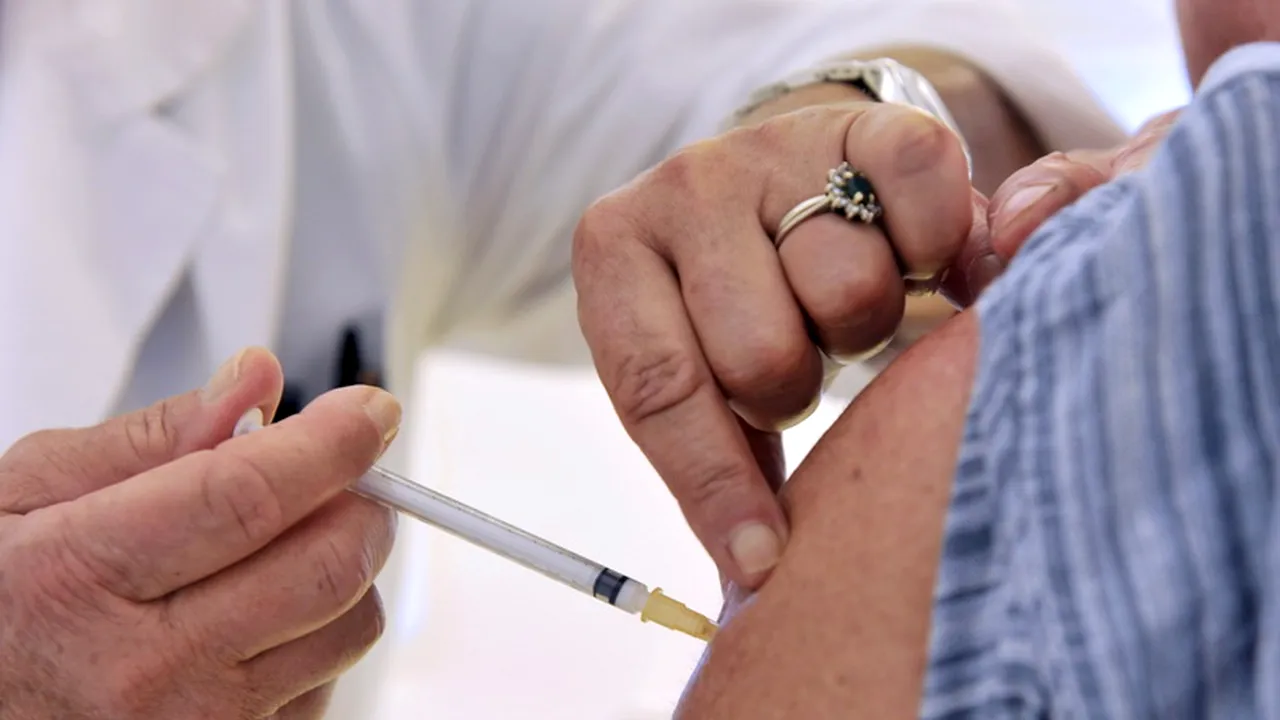 STUDIU. Vaccinarea împotriva gripei sezoniere previne apariția infarctului