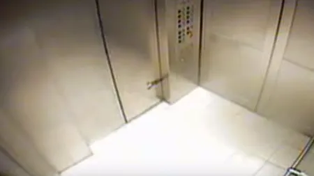 O femeie a rămas blocat într-un lift timp de 2 zile până familia și-a dat seama că lipsește