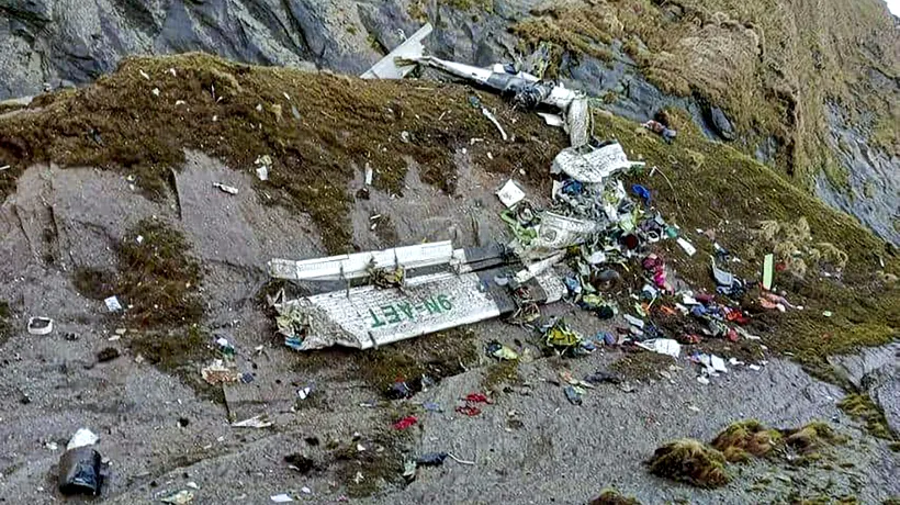 Cel puțin 14 persoane de la bordul avionului dispărut în Nepal și-au pierdut viața. Echipajele de intevenție continuă să caute supraviețuitori