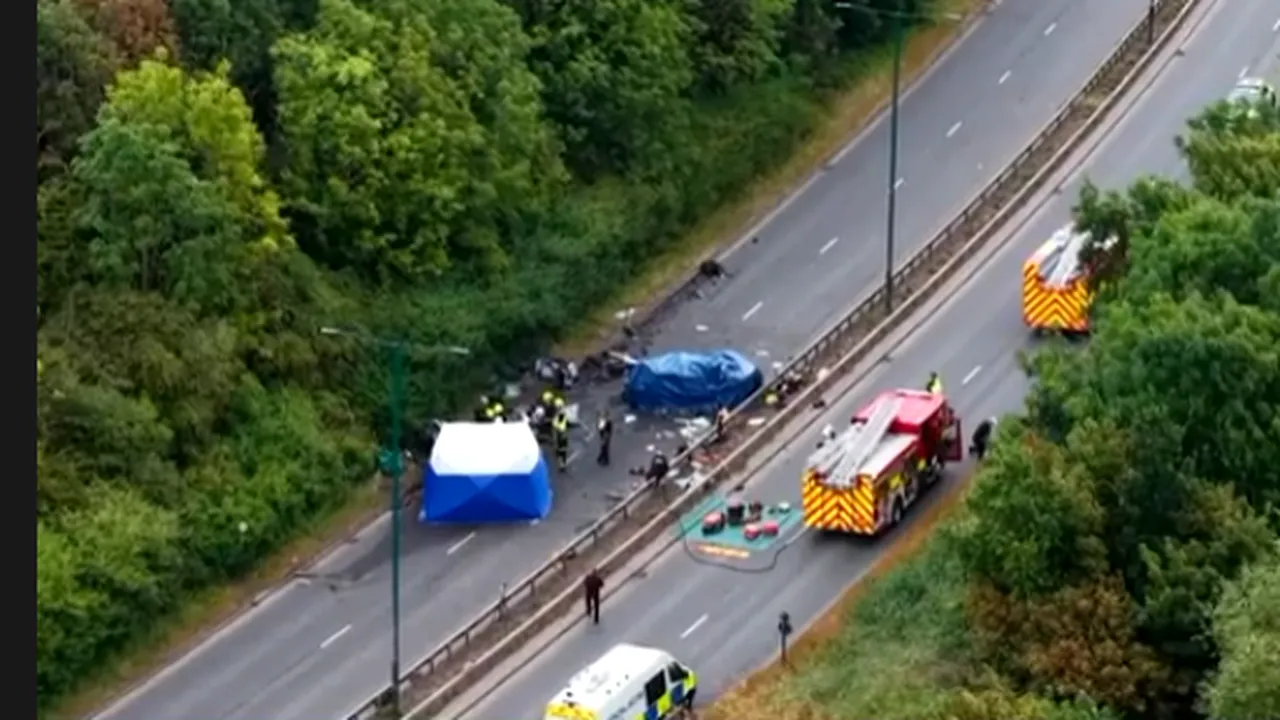 Accident devastator pe o șosea din Marea Britanie: Doi polițiști și alte cinci persoane au murit
