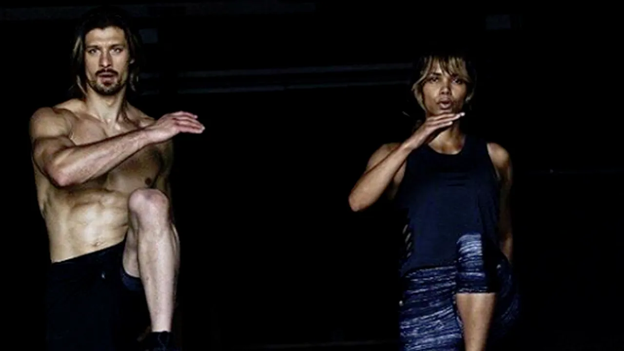 UITĂ TOT ce știai până acum. Actrița Halle Berry A DEZVĂLUIT cum își lucrează ABDOMENUL pentru următorul film