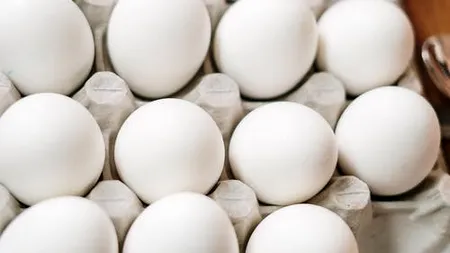 PAȘTE: Vânzările de ouă se majorează cu circa 50%, în perioada Sărbătorilor Pascale, față de o lună obișnuită. Un român consumă, în medie, 15 ouă produse în fermele autohtone