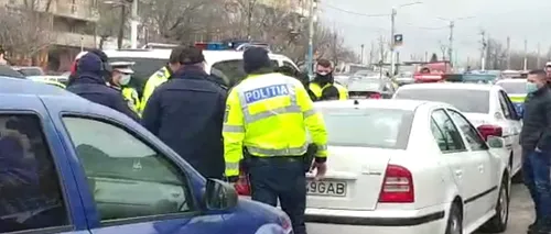 VIDEO | Scene ca în filme pe străzile Craiovei. Un mascat sparge geamul mașinii cu arma ca să scoată un fugar