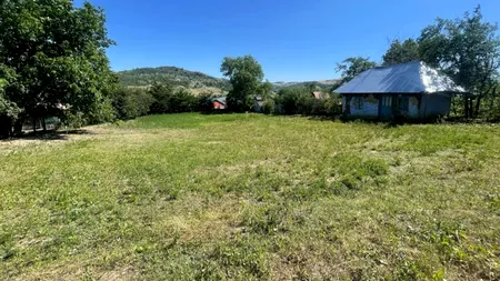 Localitatea din România în care poți cumpăra o casă cu doar 10000 de euro. Terenul are 1000 de metri pătrați