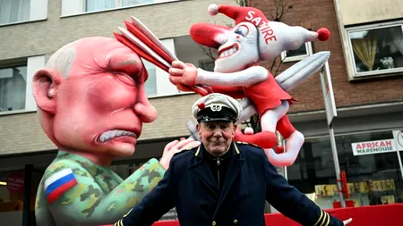 Un sculptor german a fost condamnat la închisoare în lipsă pentru că a creat un car alegoric cu Putin. Ce sentință i-au dat instanțele din Rusia