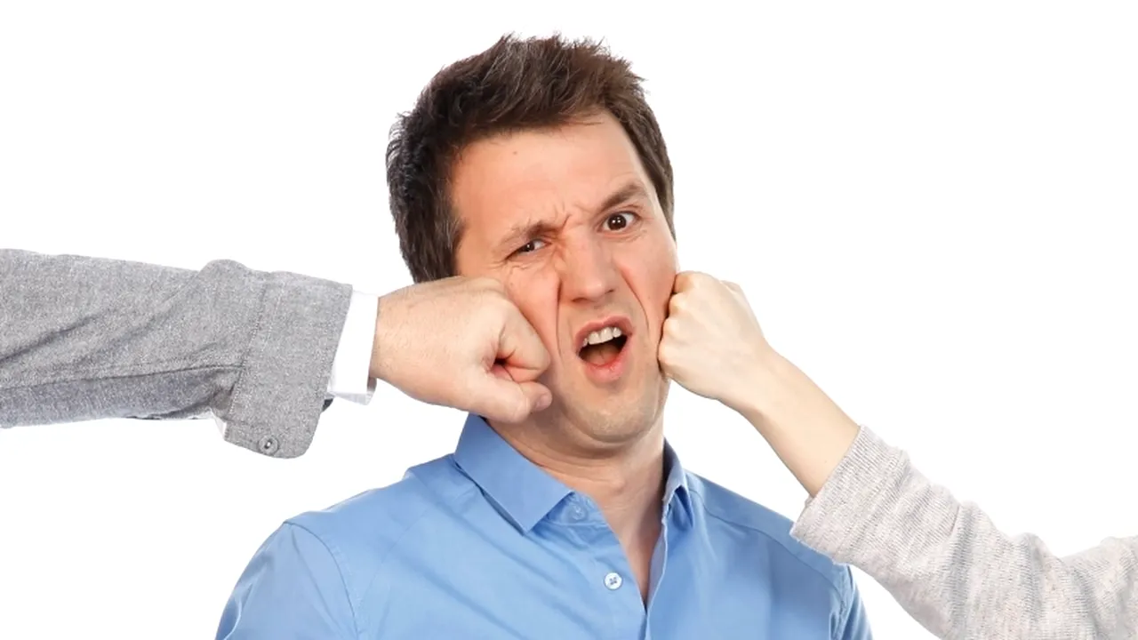 Campionatul de gafe pe terenul de fotbal, duminică, la 