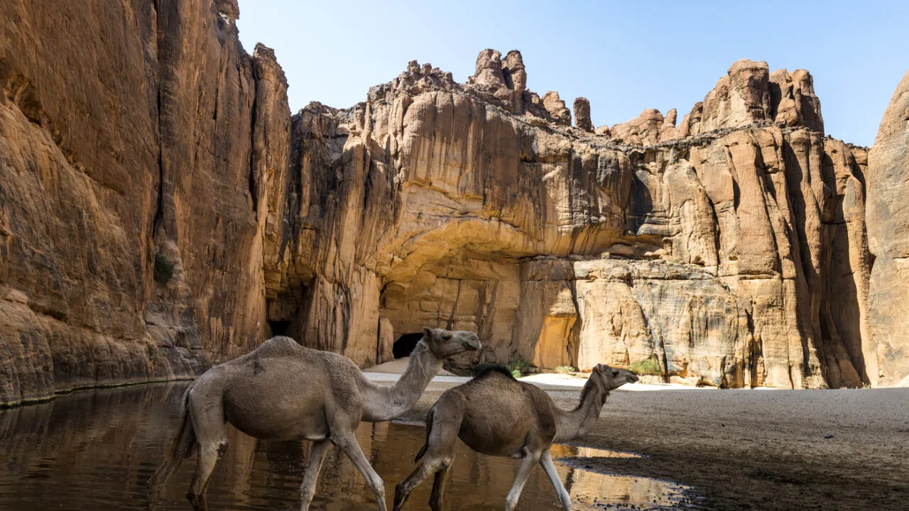 DESTINAȚIA de vis cu peisaje desprinse din povești, dar periculoasă pentru turiști. Găzduiește de gravuri și picturi rupestre vechi de mii de ani