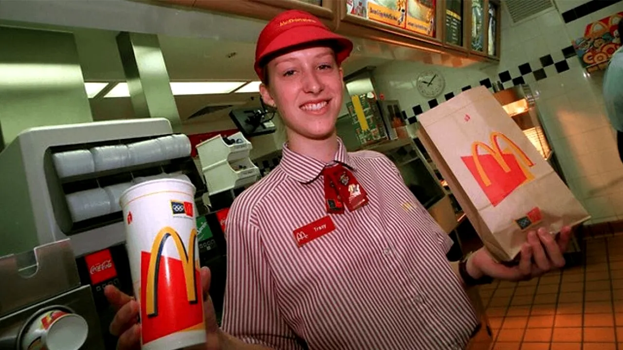 Ce SALARIU primește acum, în 2024, un casier în restaurantele McDonald's din București, de fapt