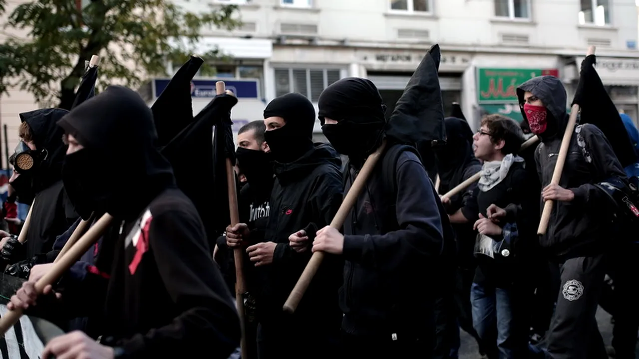 Confruntări violente între poliție și protestatari la Atena, după o demonstrație a anarhiștilor