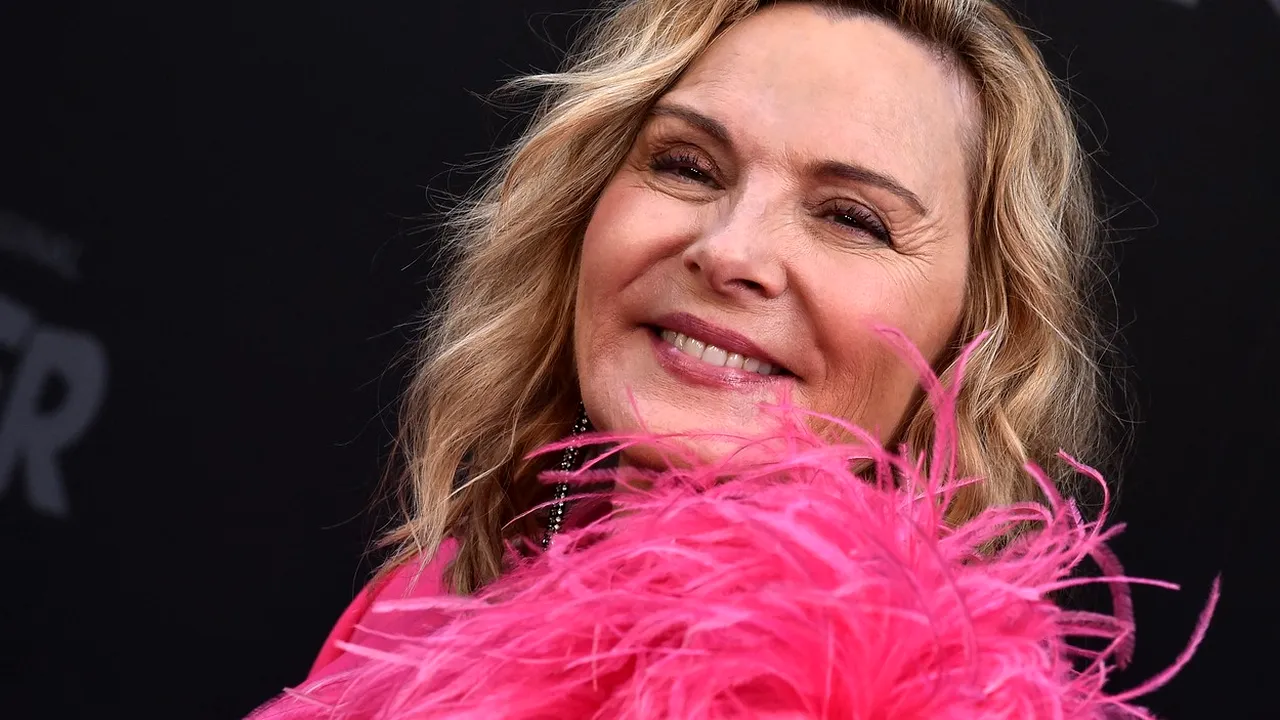 Kim Cattrall se va întoarce în rolul Samanthei Jones la finalul sezonului al doilea din ”And Just Like That…”