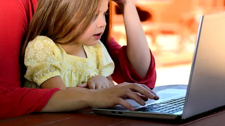 4 din 10 femei renunță la job după apariția primului copil. Cât de greu este să găsești echilibrul dintre carieră și viața de familie