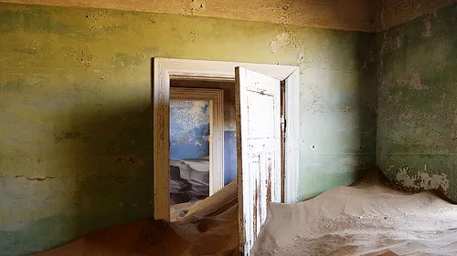 IMAGINI INEDITE din orașul fantomă din deșertul Namib. VIDEO 