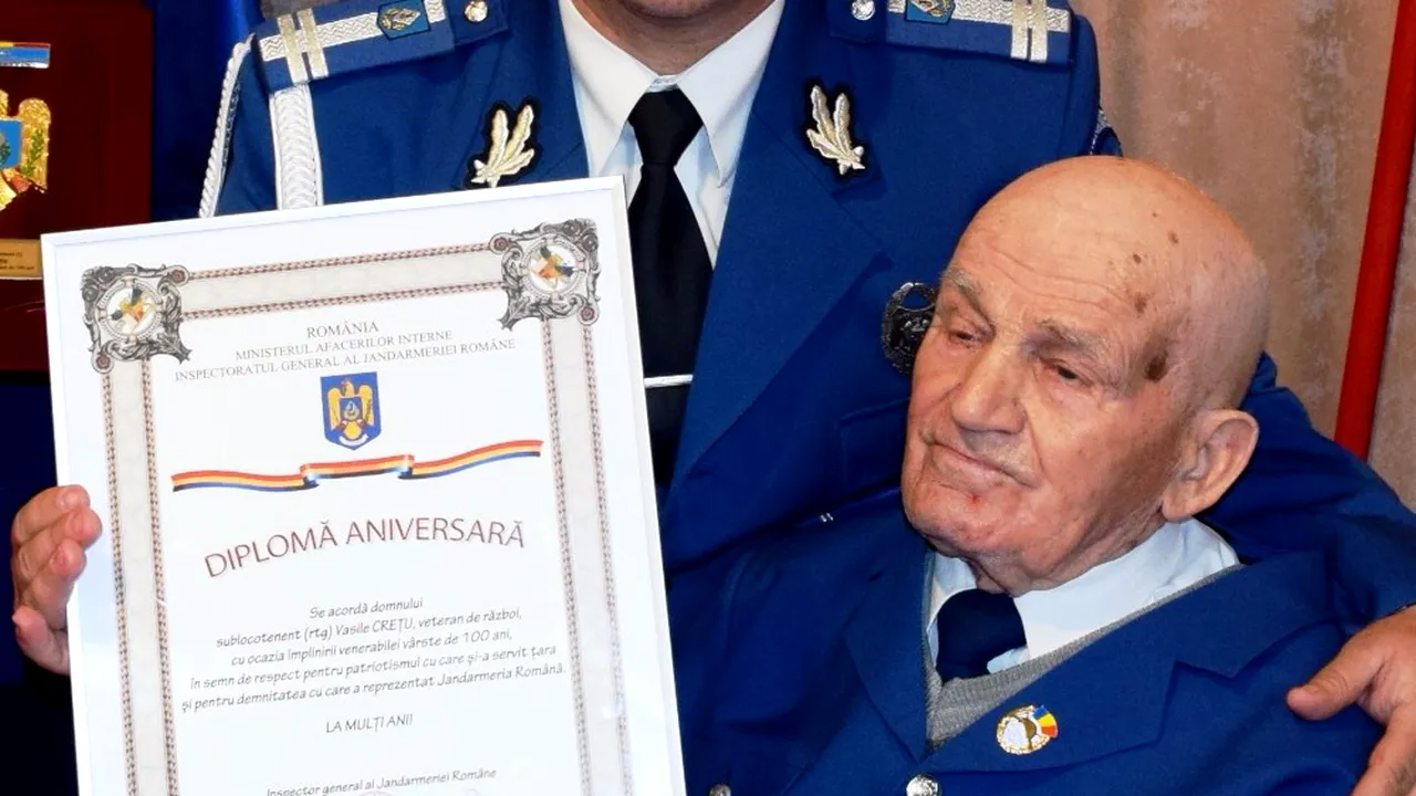 Veteran de război în vârstă de 100 de ani, sărbătorit de jandarmi