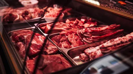 Alimente periculoase ar putea ajunge pe mesele buzoienilor! Medicii veterinari de la DSVSA Buzău au oprit controalele din piață