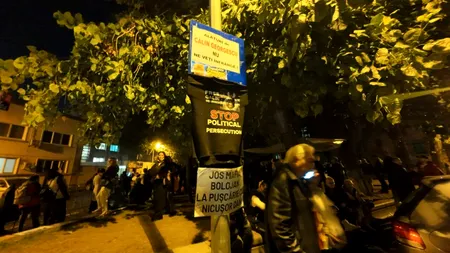 A 24-a noapte de proteste în fața Arestului Central. Susținătorii lui Călin Georgescu, alături de el, în ziua în care pe numele acestuia s-a mai deschis un dosar penal