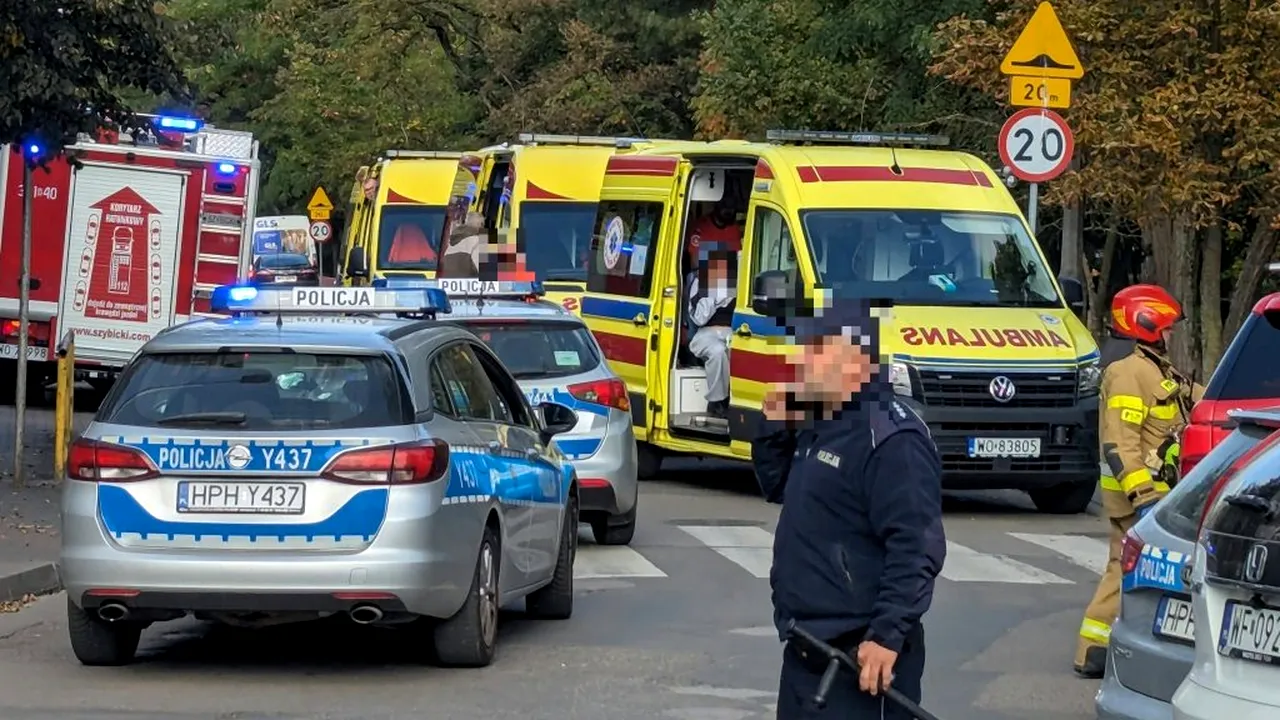 Alertă la o școală din Polonia. Un adolescent de 19 ani a înjunghiat cu cuțitul mai mulți elevi și un profesor. Câte victime se află în stare gravă