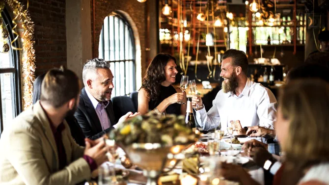 O familie a primit despăgubiri de 75.000 de lire, după ce a fost acuzată, pe nedrept, că nu a achitat nota de plată într-un restaurant