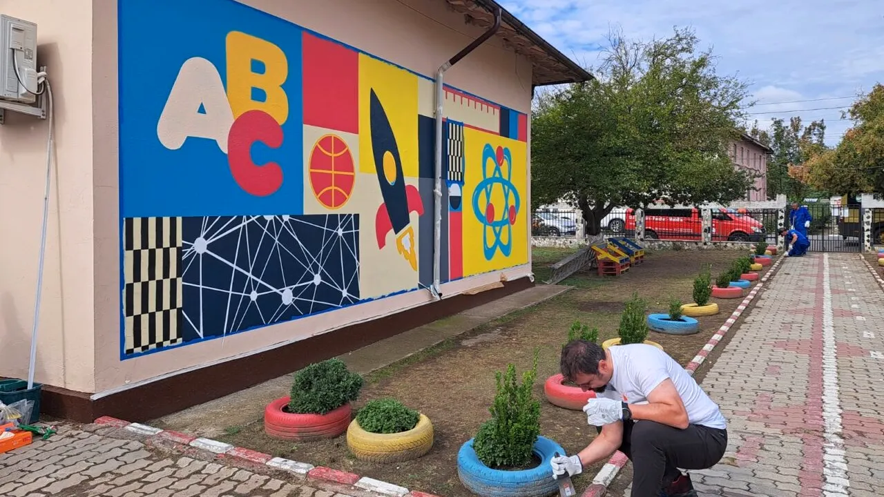 O școală dărăpănată din Sălcioara, județul Ialomița, transformată într-un spațiu educațional de excepție