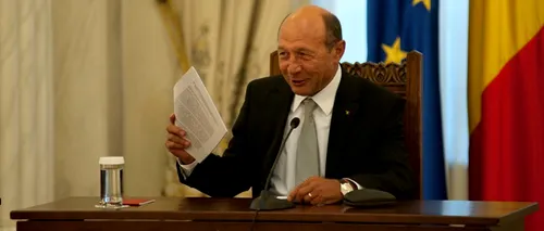 Băsescu scoate contractul de împrumut de la Crescent semnat de Gabriela Firea