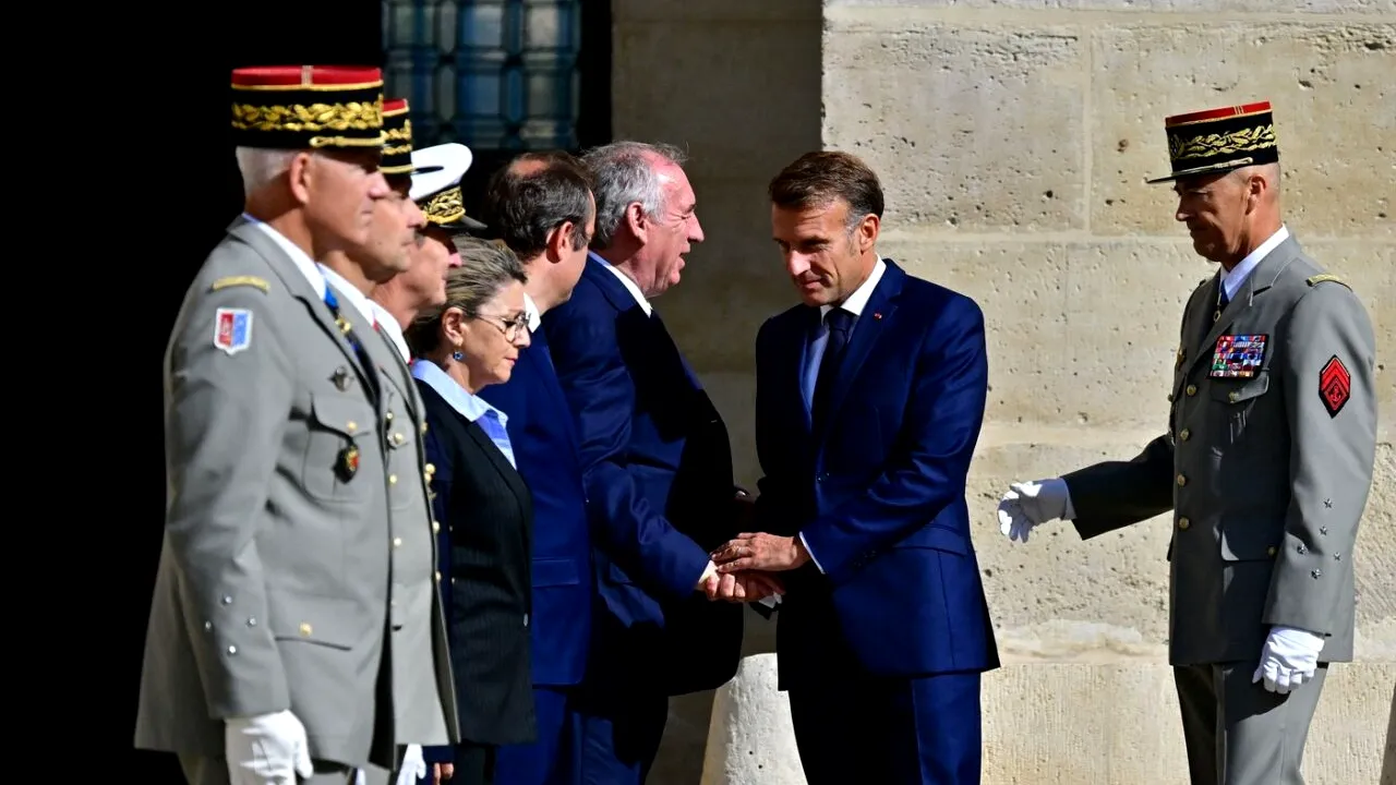 Le Monde: François Bayrou, nouă luni de CRIZE la Matignon /Premierul Franței a fost demis din cauza unei teme care nu este prioritară pentru Macron