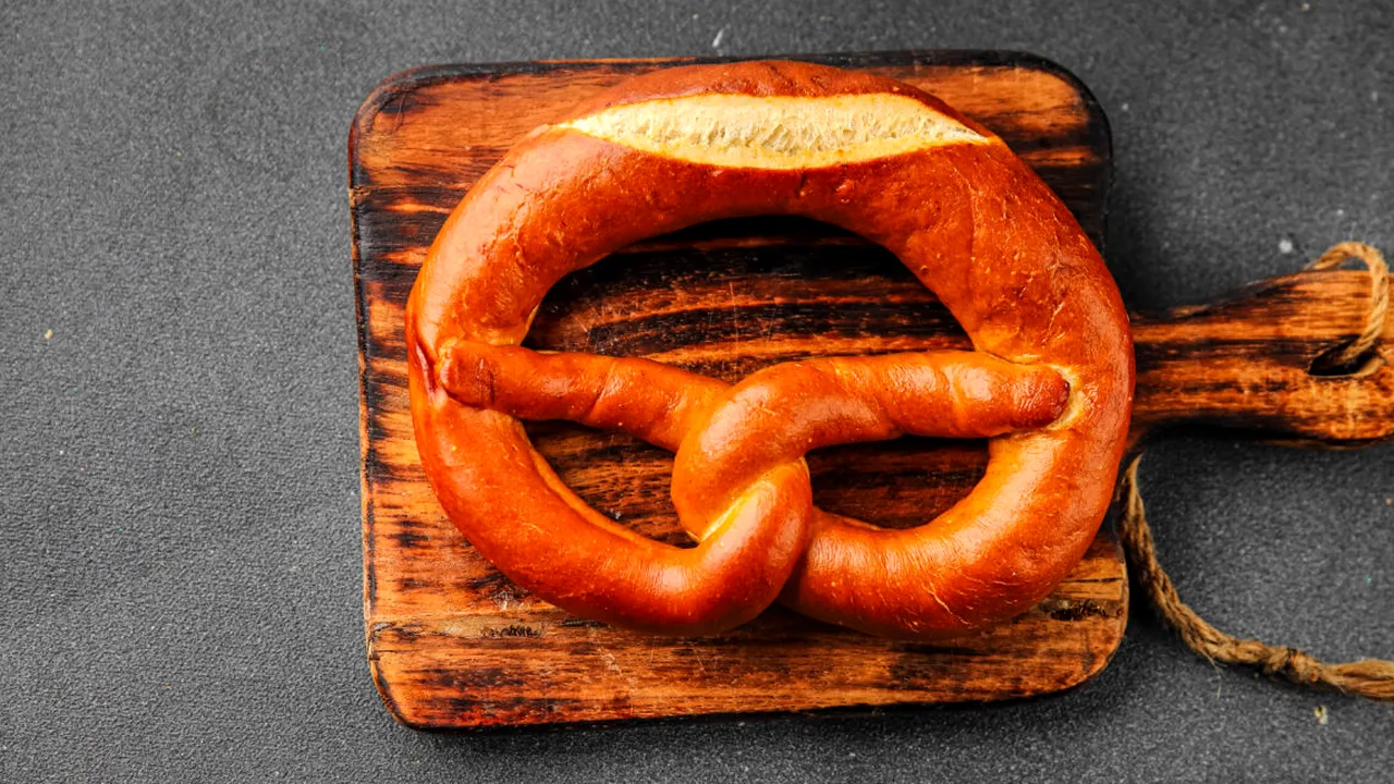 Covrigul, exponentul perfect al creșterilor de preț. Cât de mult s-a scumpit acest aliment banal în ultimii ani