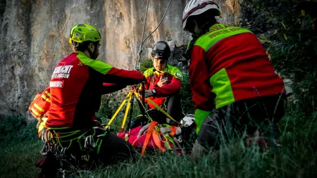 Accidente în serie, pe traseele din Munții Postăvaru. Un ciclist a fost transportat de urgență cu elicopterul SMURD