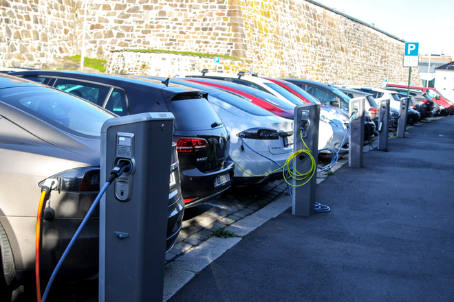 Stații de încărcare a mașinilor electrice din Oslo. Sursa Foto- Shutterstock 