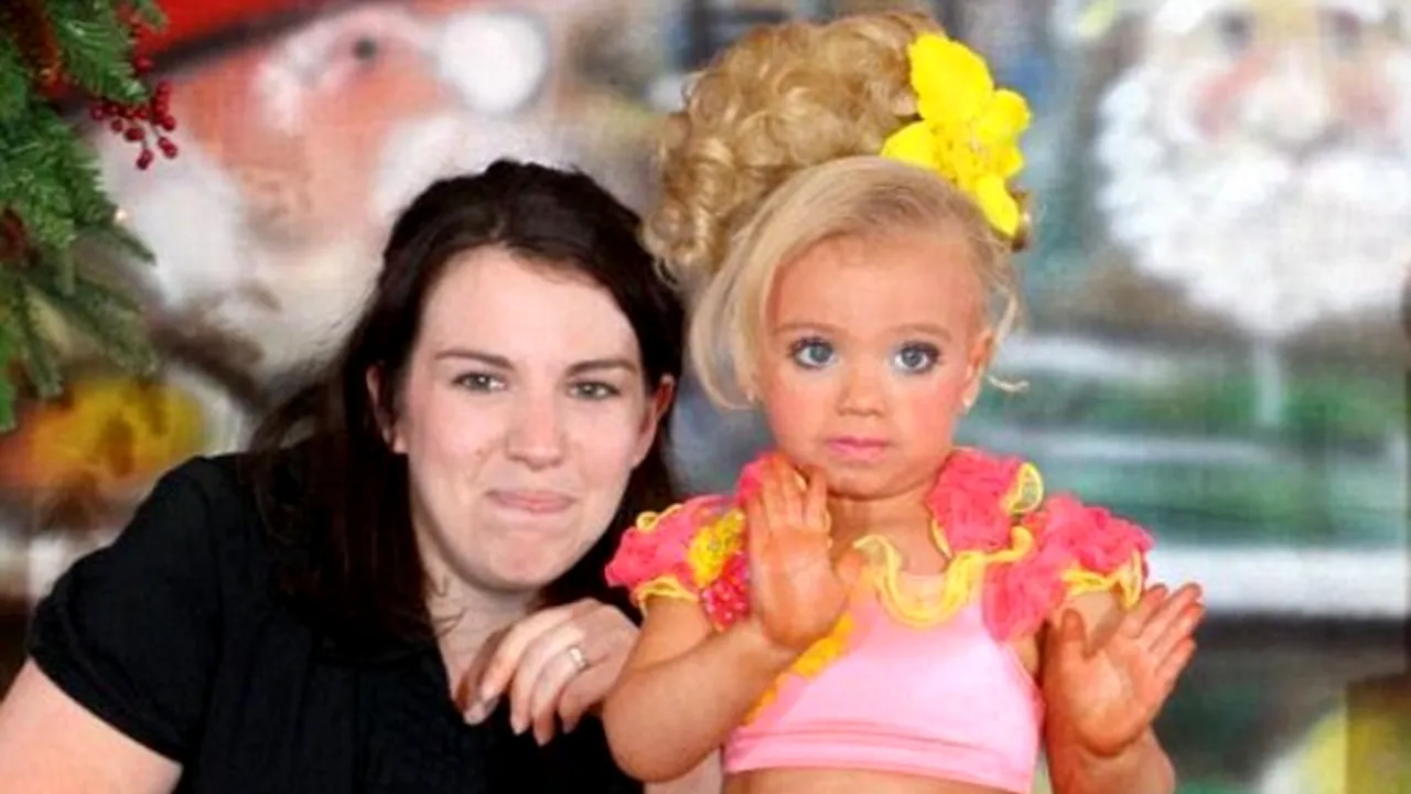 Mamă obsedată de concursurile de frumusețe pentru copii. Investește mii de euro lunar pentru a-și bronza artificial fetița în vârstă de trei ani