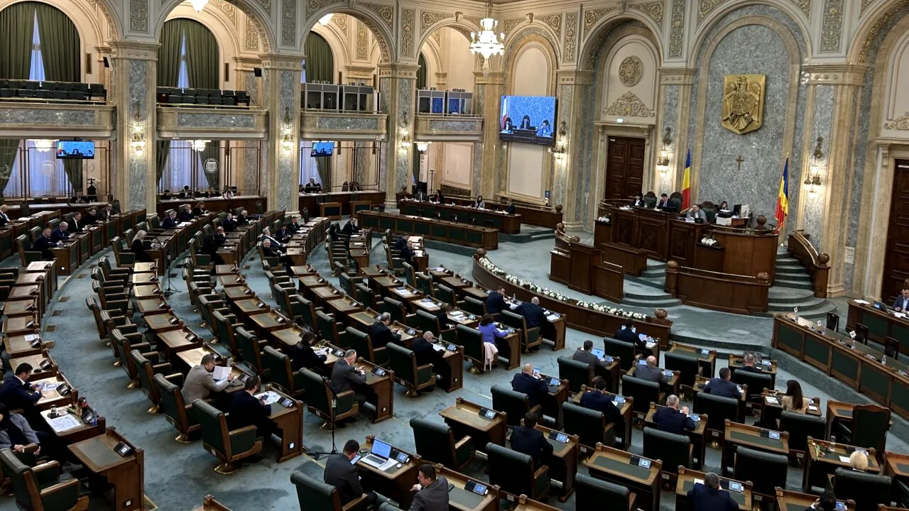 Puterea nu s-a mobilizat în Senat pentru a aproba prin vot OUG pentru organizarea alegerilor. USR a făcut SCANDAL. Ședința, suspendată