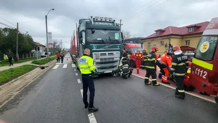 Doi copii și tatăl lor, spulberați de TIR pe o trecere de pietoni din Lețcani. Unul dintre minori a MURIT pe loc / Momentul impactului