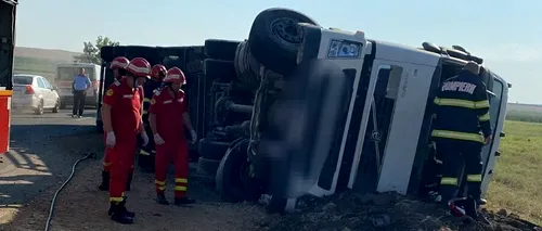 Accident grav în Teleorman: Un camion încărcat cu cereale s-a răsturnat. Șoferul a fost preluat de elicopterul SMURD