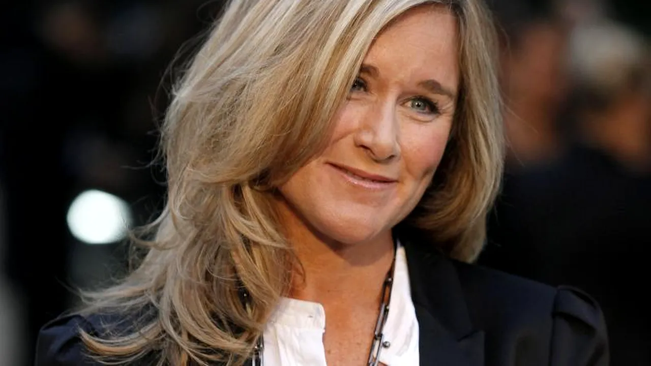 Apple o va angaja pe Angela Ahrendts, directorul executiv al Burberry, pentru a conduce rețeaua sa de magazine