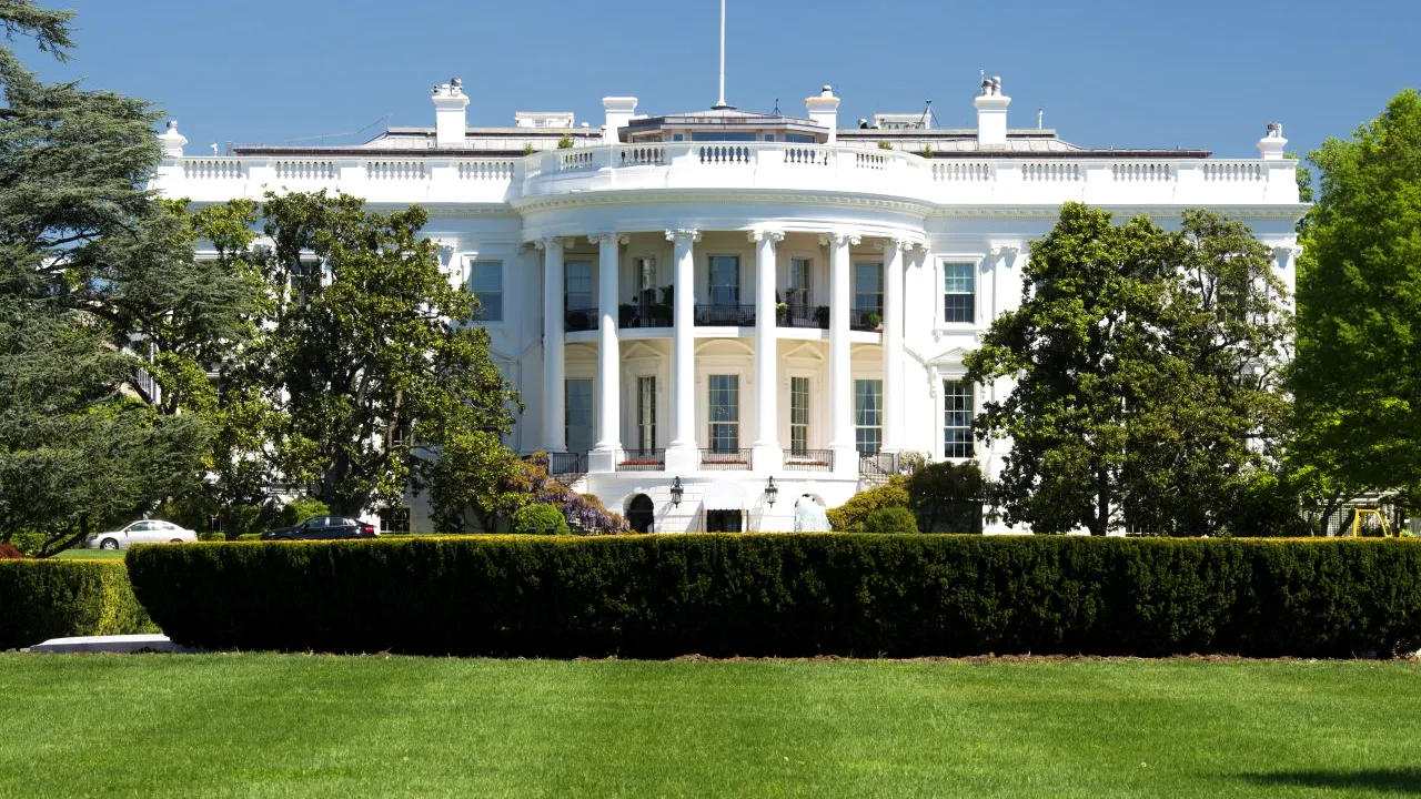 Îngrijorare în Statele Unite, după ce doi oficiali de la Casa Albă au fost atacați cu „arma cu microunde”. Serviciile de informații, în alertă