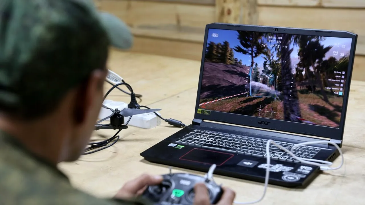 Soldatul modern, antrenat în dormitor, LETAL pe câmpul de luptă. Cine sunt „țintele cheie” în recrutarea operatorilor de drone