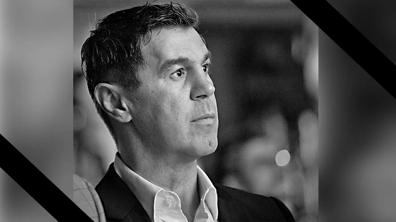 Sicriul cu trupul neînsufleţit al lui Mihai LEU va fi depus în Sala Teatrului din Piaţa Ferdinand, în Hunedoara. Înmormântarea va avea loc vineri