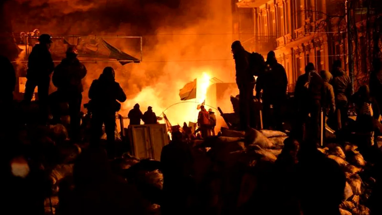 Violențe fără precedent în Ucraina. 28 de oameni au murit. Merkel s-a înțeles cu Putin pentru oprirea violențelor iar Obama îl amenință pe Ianukovici: Vor exista consecințe. LIVE STREAM